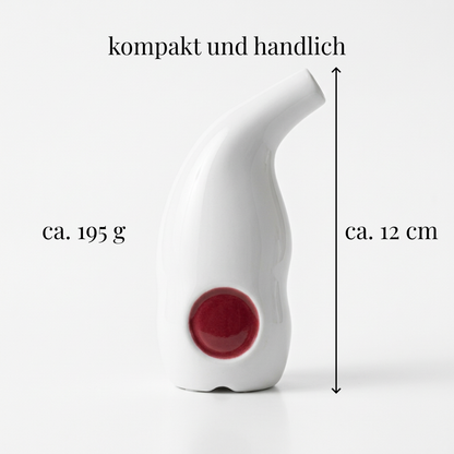 SaltPipe Keramik-Salzinhalator in Weiß mit rotem Punkt, kompakt und handlich: ca. 12 cm hoch und ca. 195 g schwer